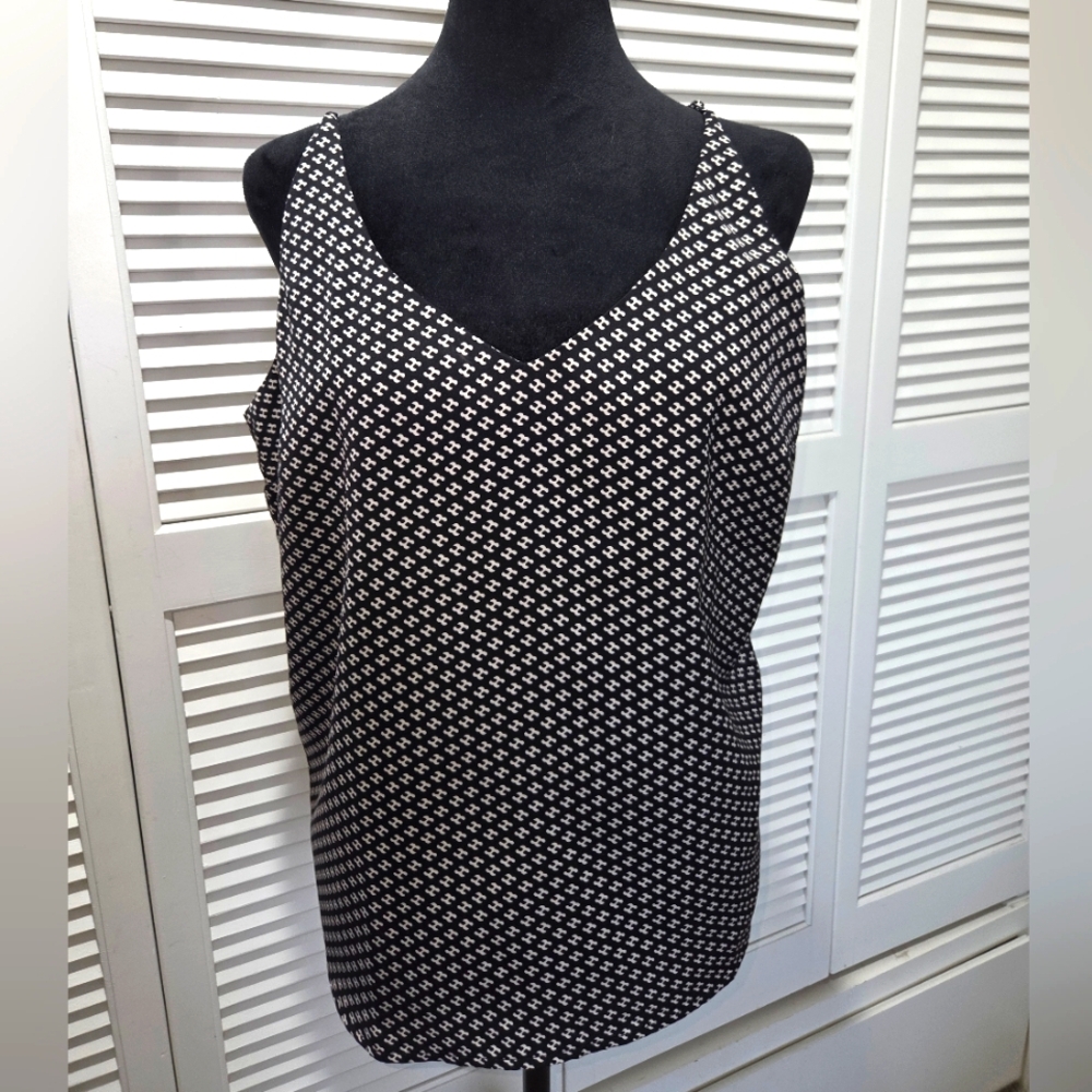 Black and White Women's Top Size L